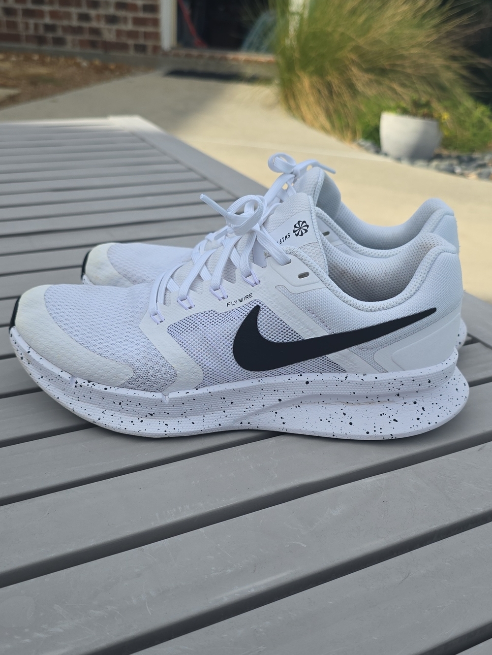 Womens NIKE White/Black Running Shoes